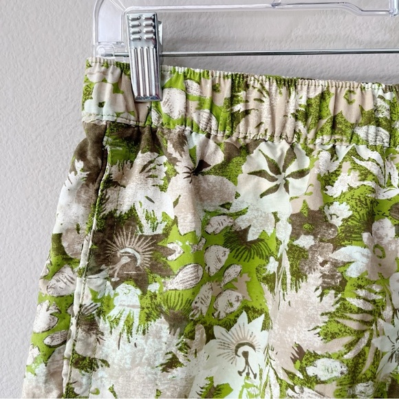 Patagonia Barely Baggies 2 1/2" Shorts Green Tropical Printed Frond Botanical M - Picture 2 of 9